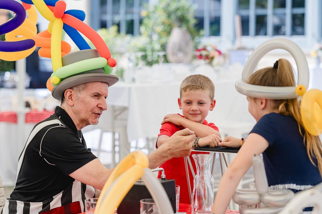 Alleinunterhalter und Zauberer Michi auf einem Kindergeburtstag in München